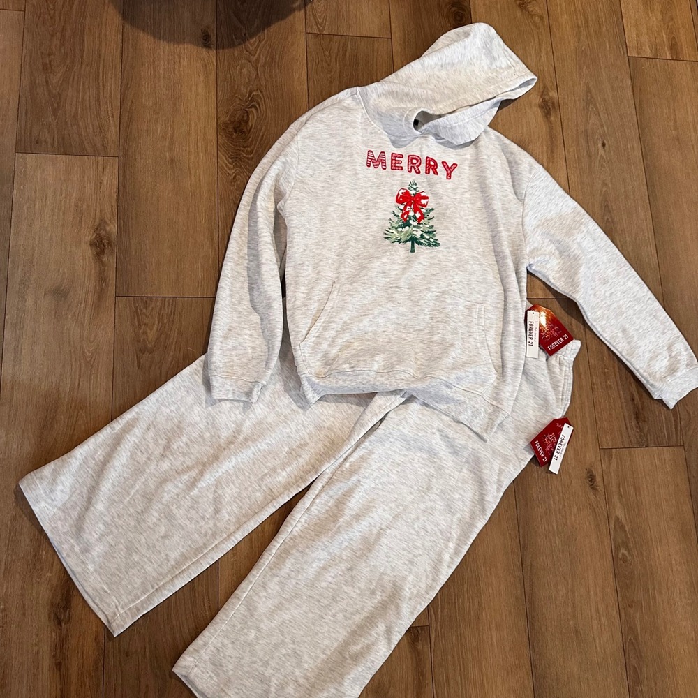 Forever 21 Womens Merry Christmas Tree Hoodie & Pants Lounge Set Gray Large NWT